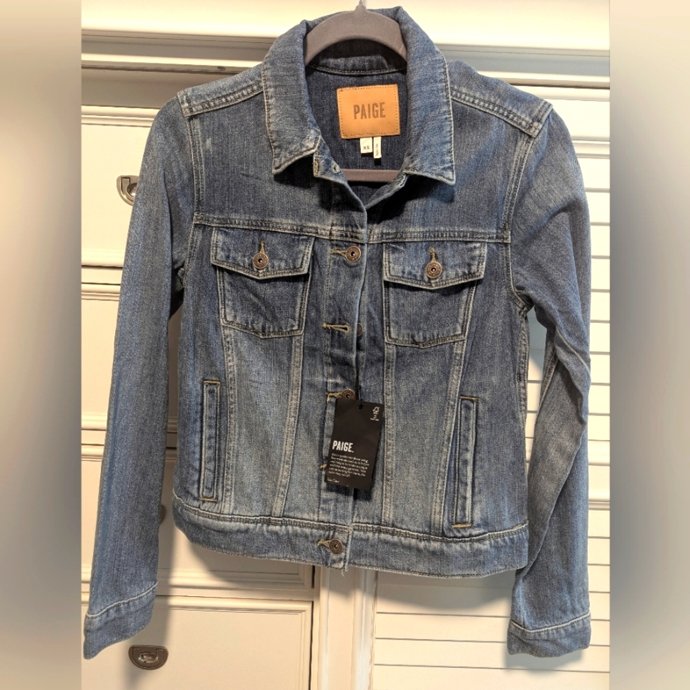 NWT..PAIGE Rowan Denim Jacket in Stark Button Front Womens Size  XS Retail $199